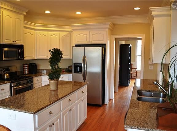 4th image of 353 Old Wood Dr