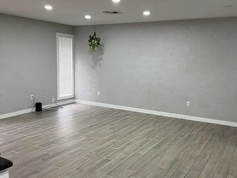 2306 NE Village Dr — Photo 4
