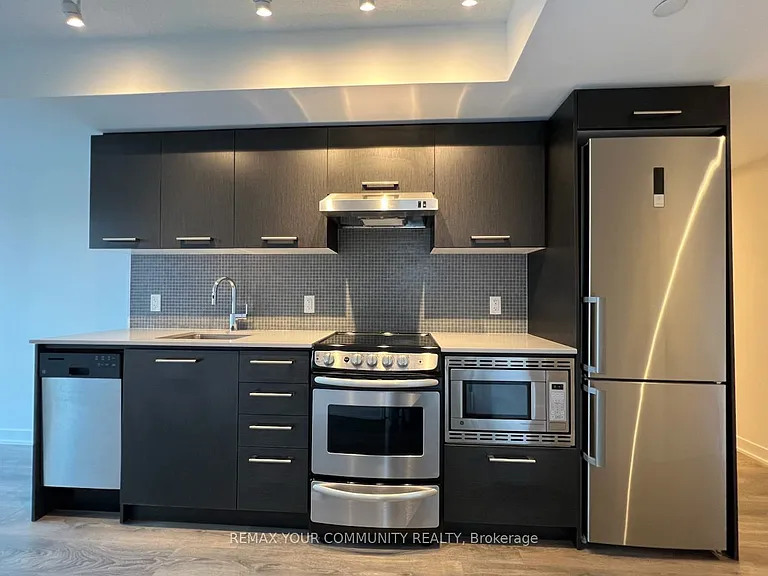 87 Peter St #603 — Photo 1