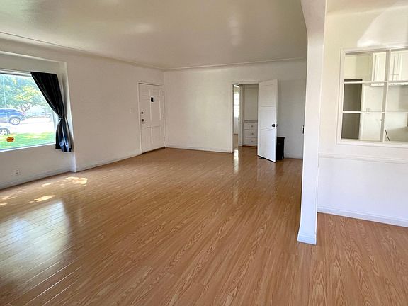 3rd image of 5940 Alessandro Ave