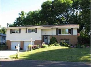 5527 N Stephen Dr, Peoria, IL 61615