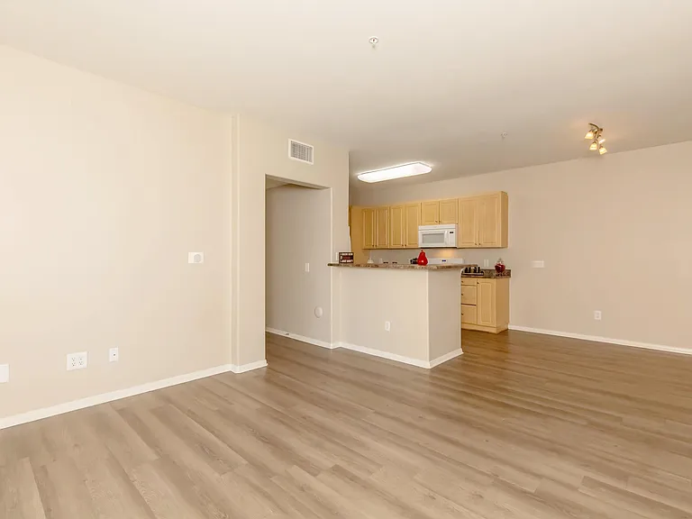 Laurel Vista Apartment Homes — Photo 29