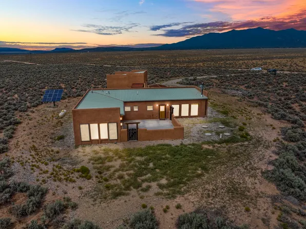 277 Mesa Sea Rd, Arroyo Hondo, NM 87513