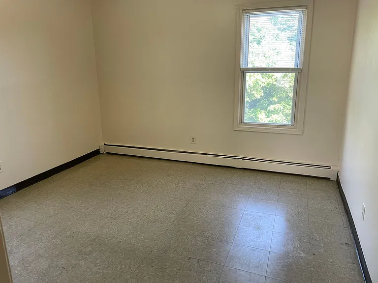 18 Laundry St — Photo 9