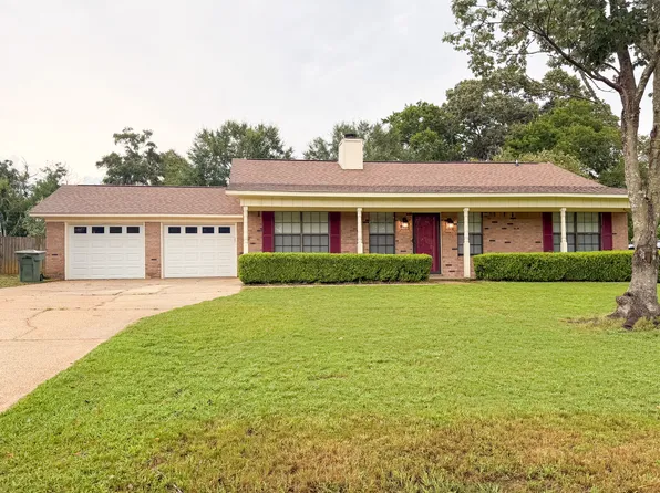 137 Barbara Dr, Ozark, AL 36360