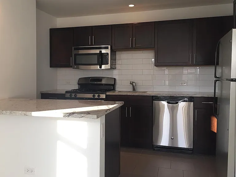 Shoreland — Photo 148
