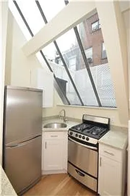 Rented by Buchbinder & Warren | media 21