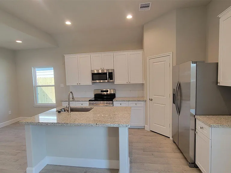 11915 Nelwood St — Photo 3