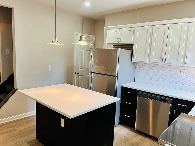 Two Bedroom rowhouse available in Northside August 1! — Photo 3
