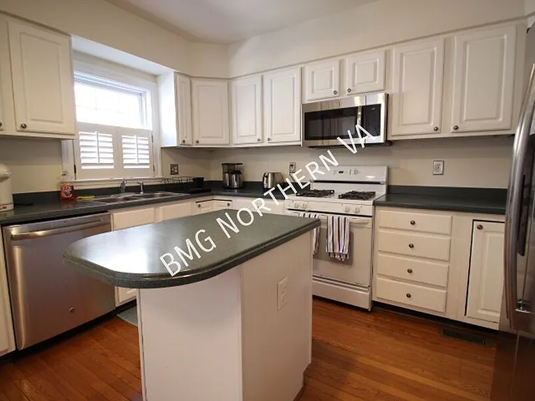 2304 N Greenbrier Ct #206 — Photo 9