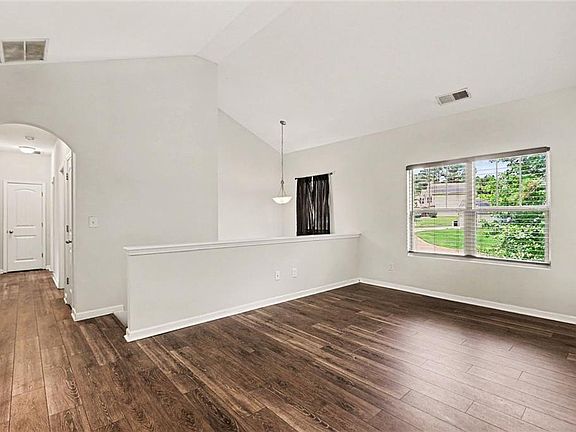 4th image of 320 Brook Ct