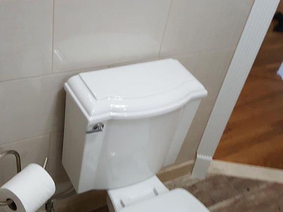 Alternate view of bathroom