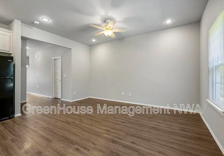820 Baker St NW — Photo 5