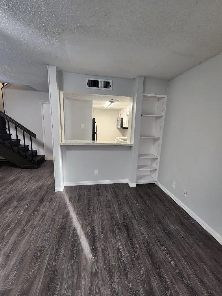 2 bed, 1.5 bath, 744 sqft, $1,250 — Photo 4