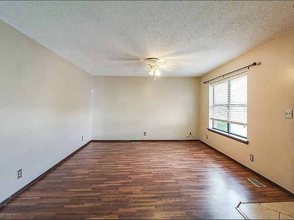 4th image of 1321 E 4th Ave