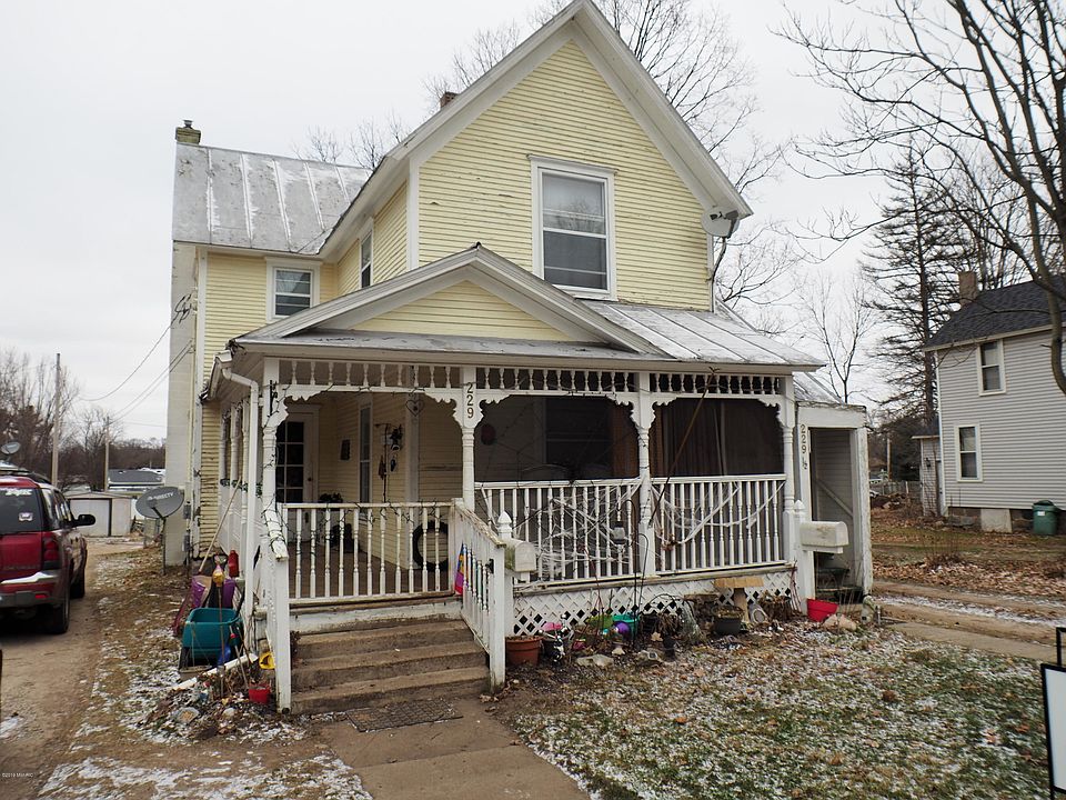 1st image of 229 E Superior St