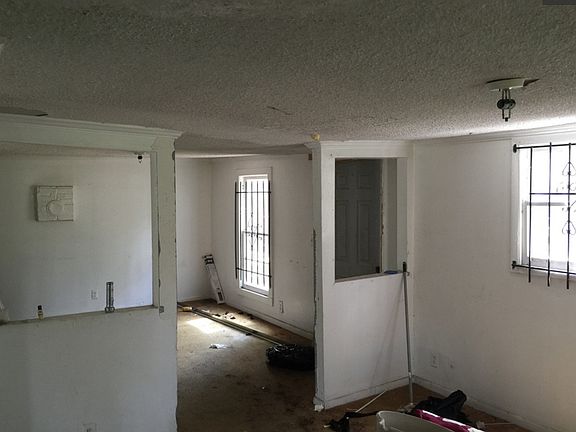 3rd image of 4923 Silver Street