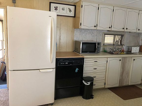2nd image of 2089 Detroiter St