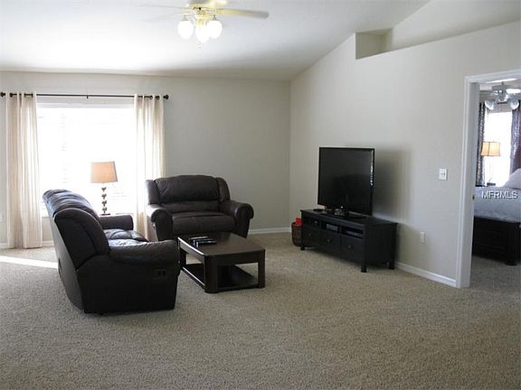 4th image of 482 Terranova St