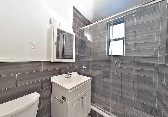 5th image of 102 W 79th St APT 5E