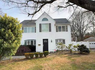 10 The Spur, Syosset, NY 11791