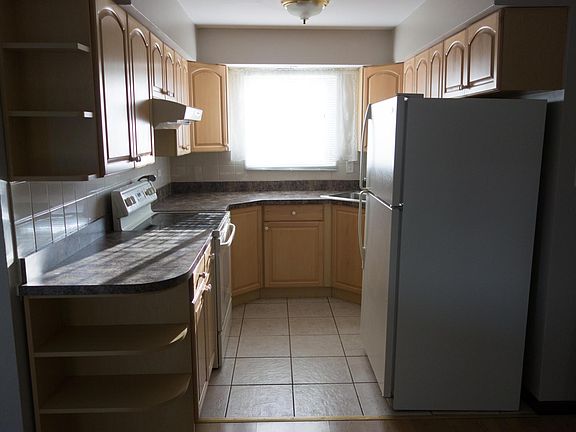 5th image of 8600 S Oketo Ave