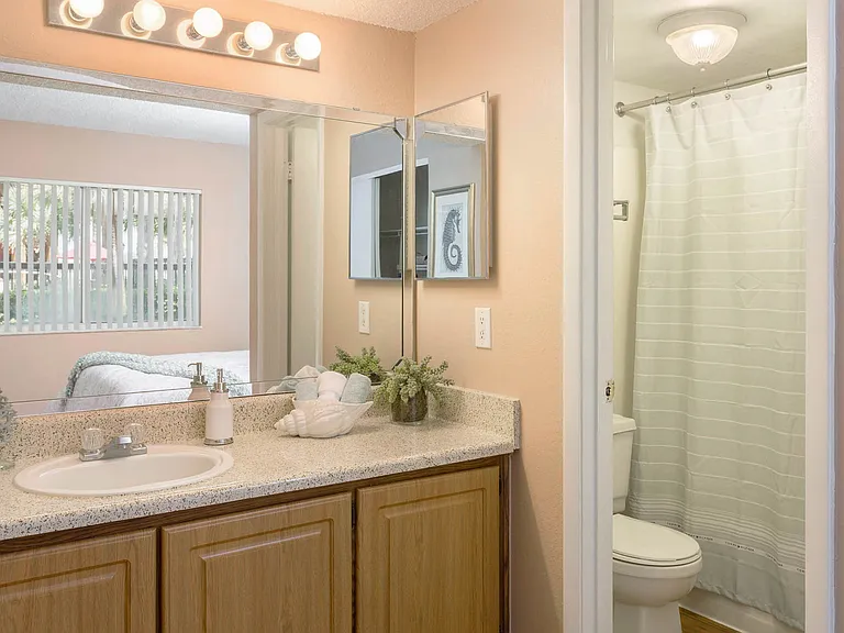 Westwood Suites — Photo 16
