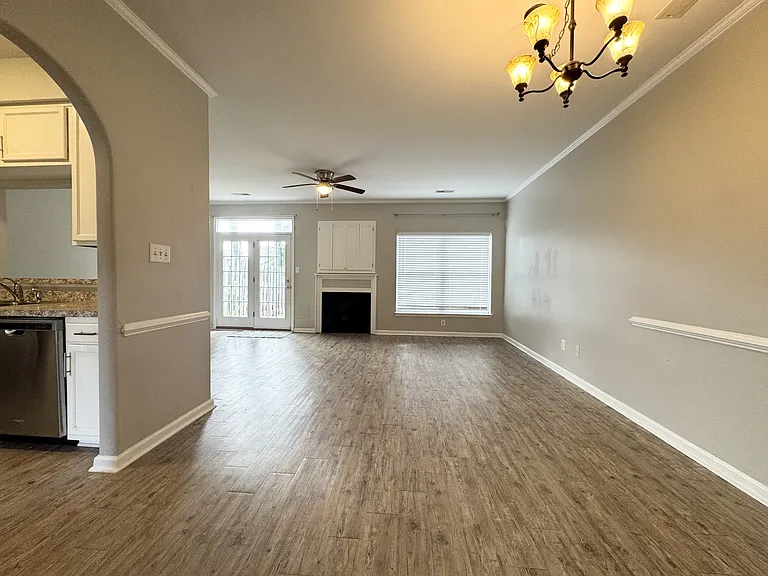 2309 Charing Cross Rd — Photo 6
