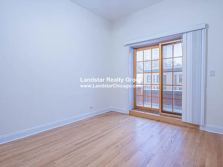 754 W Bittersweet Pl #3 — Photo 6