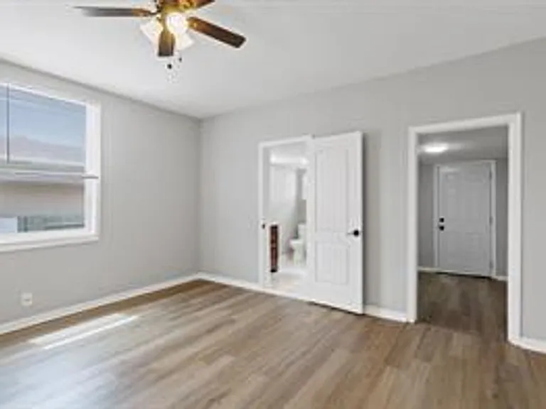 2406 E Clark St — Photo 3