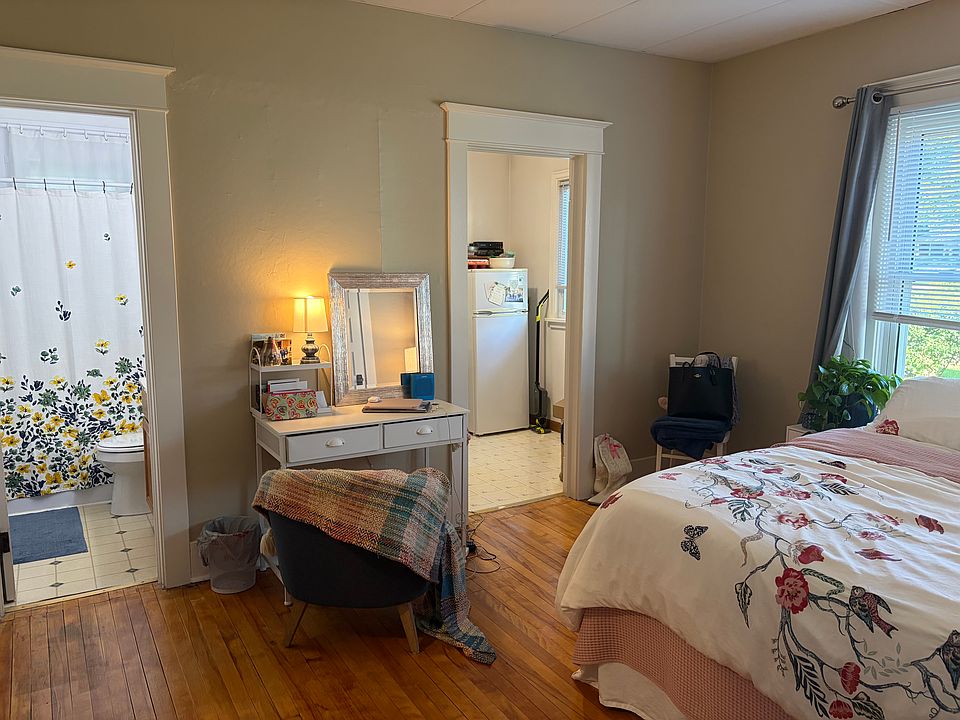 2nd image of 15 12th Ave NW #3