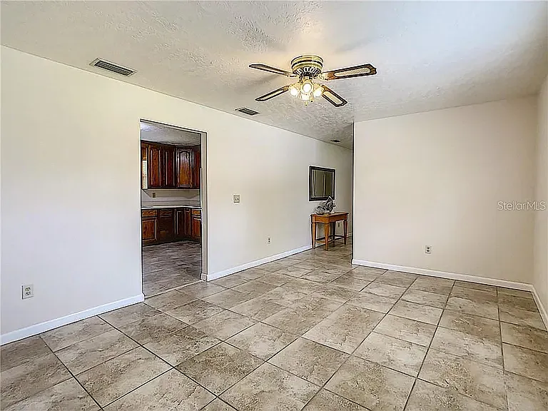 4476 Fairview Ave — Photo 4