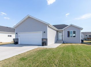 817 Cathy Dr W, West Fargo, ND 58078