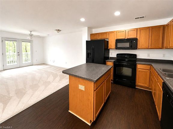 3rd image of 7104 W Friendly Ave Unit 207