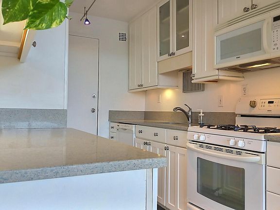 3rd image of 10401 Grosvenor Pl APT 1109