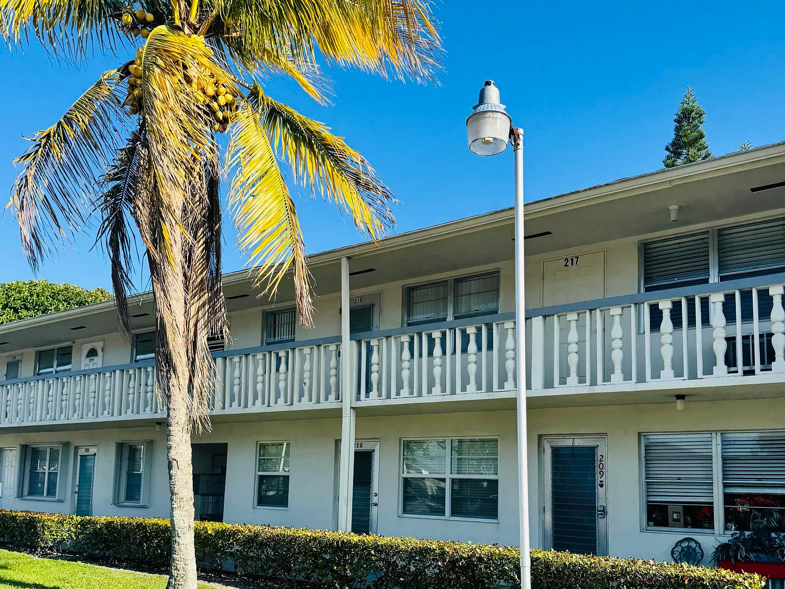 2 bed, 1.5 bath, 798 sqft, $1,400 — Photo 1