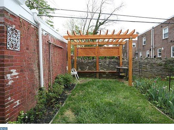 2nd image of 706 E Phil Ellena St