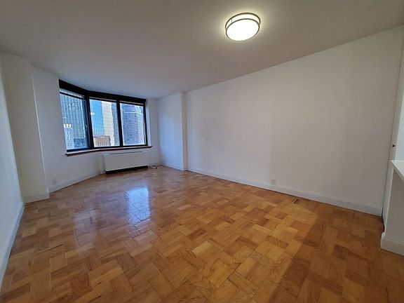 5th image of 415 E 37th St APT 15K