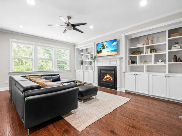 3401 Ogle Dr, Cary, NC 27518