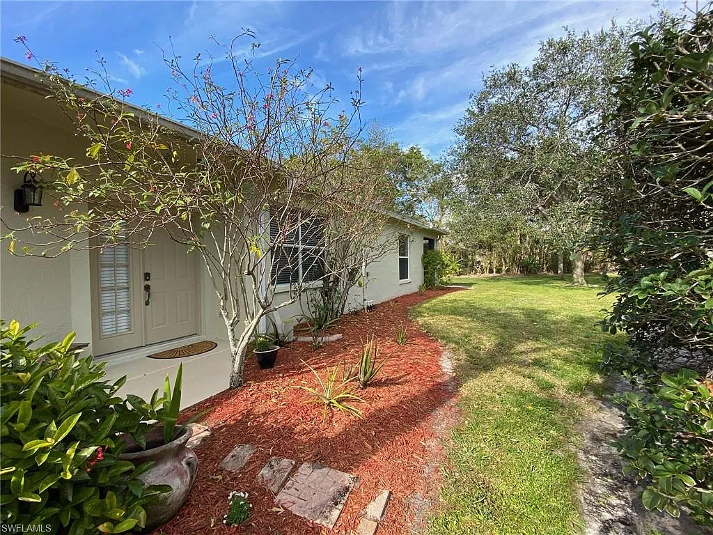 3 bed, 2.0 bath, 1814 sqft, $2,600 — Photo 3