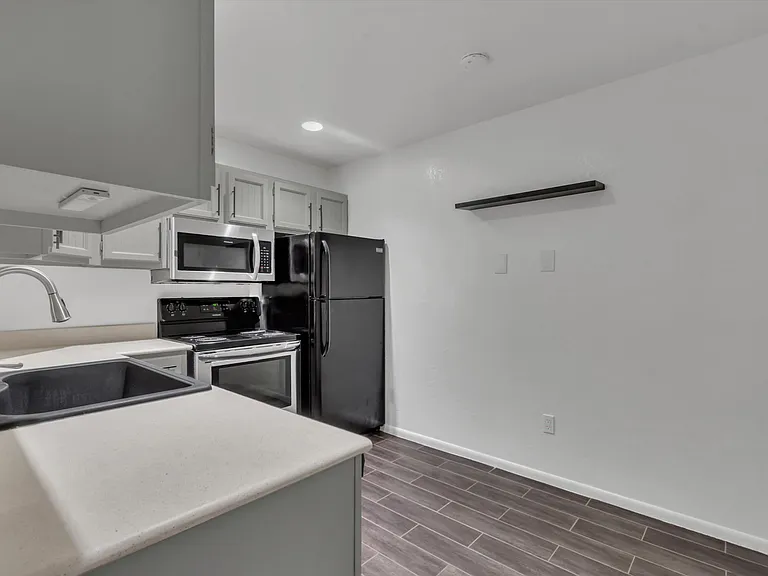 1624 Aquarena Springs Dr #G151 — Photo 8