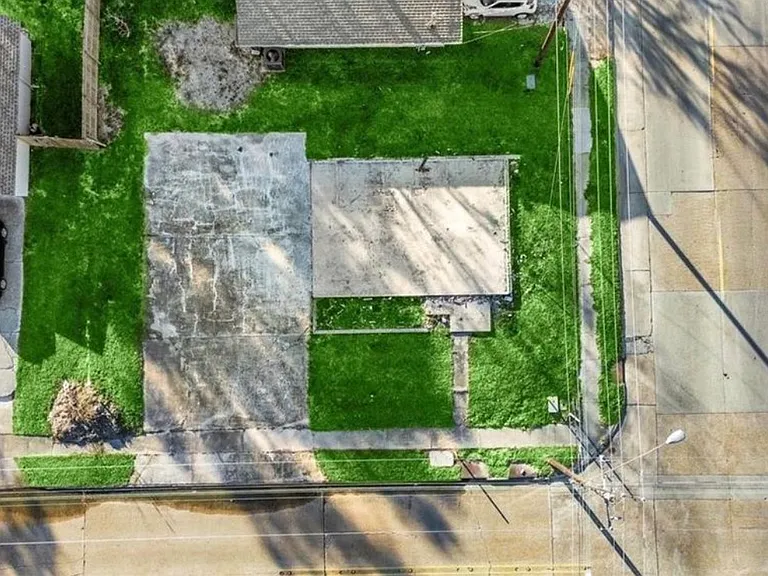 1424 Oak Park Blvd — Photo 3