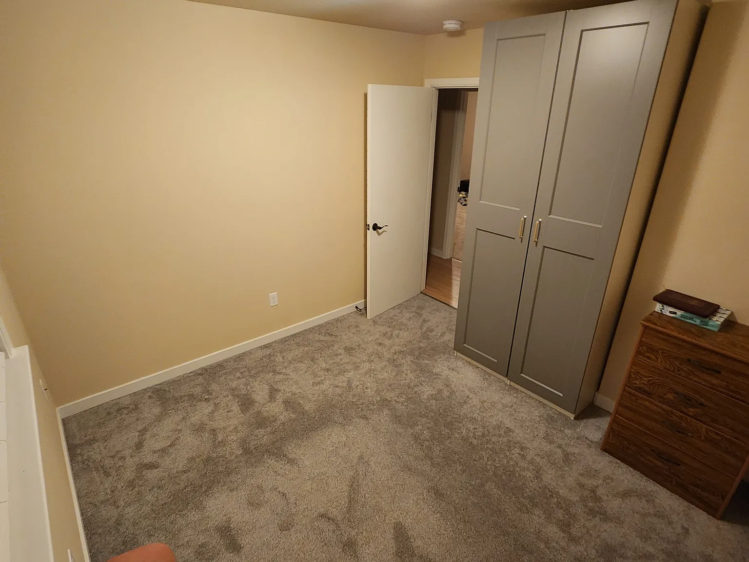 3 bed, 3398 sqft, $725 — Photo 2