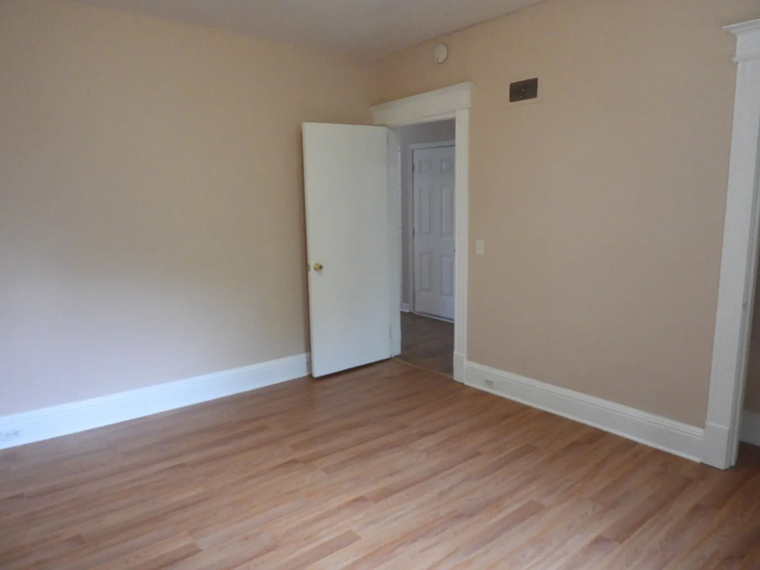 2 bed, 1000 sqft, $1,150 — Photo 4