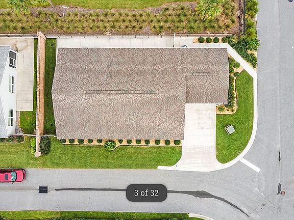 Corner lot - extra parking!