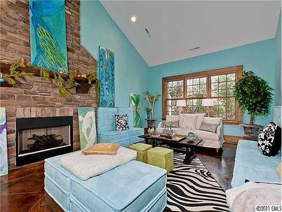3rd image of 3396 Wilshire Dr