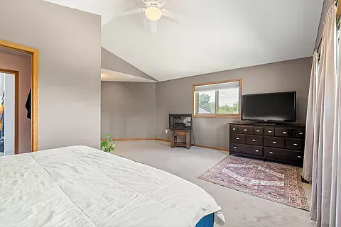 1065 Barney St — Photo 14