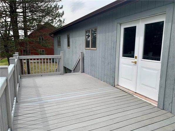 8216 Peach Ln, Fogelsville, PA 18051