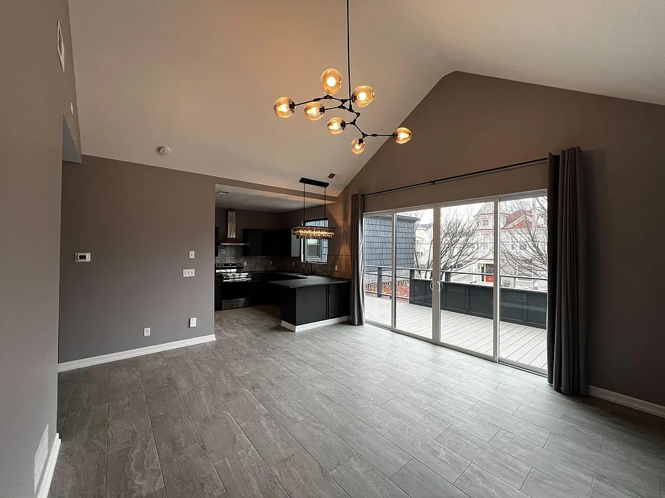 1737 Frankfort Ave #201