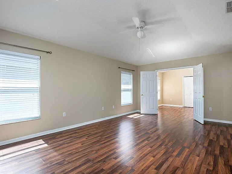 13814 Mirror Lake Dr — Photo 7